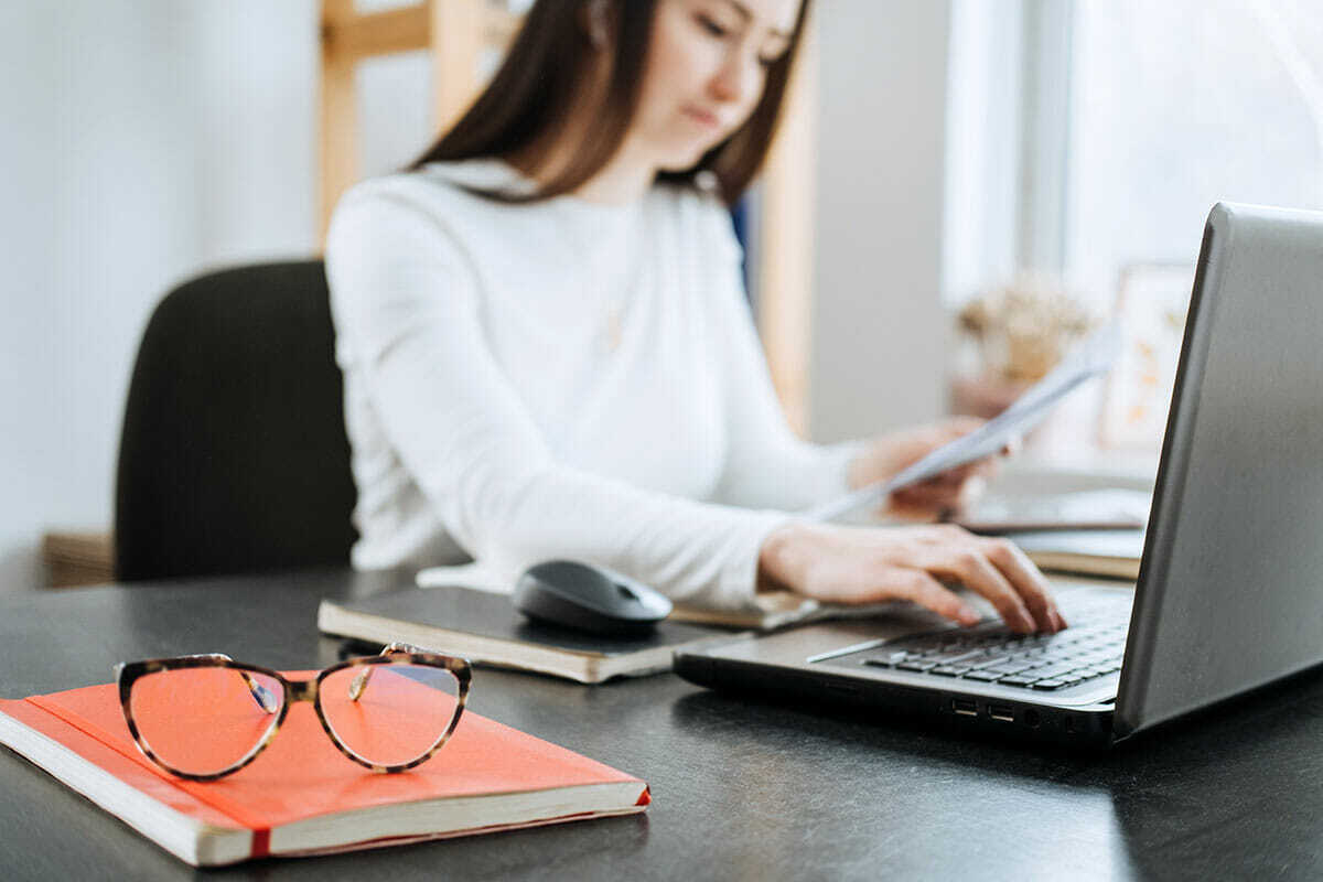 a real estate agent investigating the pros and cons of virtual bookkeeping for real estate